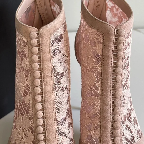 NEW IN BOX D&G HEELS - Picture 7 of 13